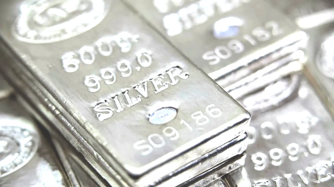 Gümüş fiyatlarındaki gerilemelerin orta ve uzun vadeli yatırımcılar için bir fırsat oluşturduğuna dikkat çeken Memiş, yatırımcıları bu konuda bilgilendirdi.