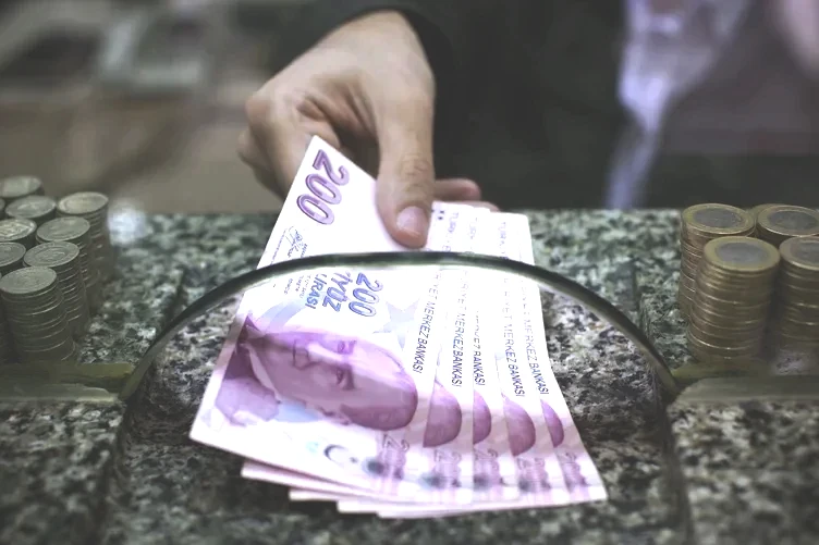 Emekli promosyonu 50 bin liraya dayandı: En yüksek emekli maaşı promosyonu veren banka belli oldu...