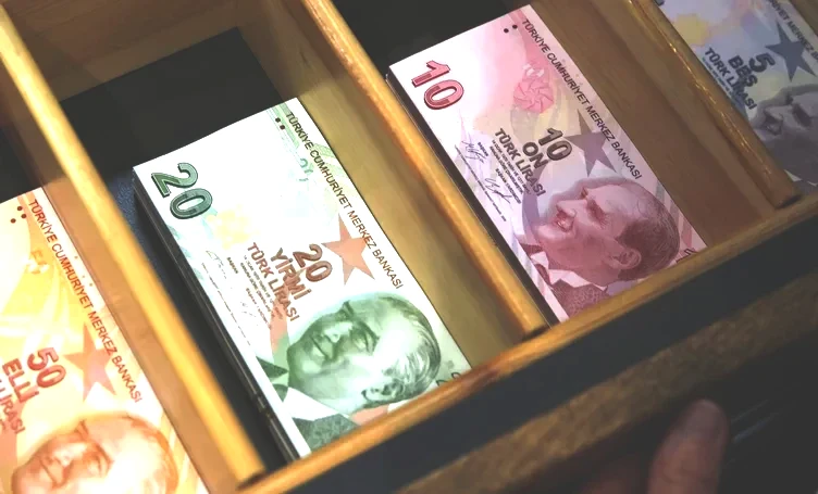 Emekli promosyonu 50 bin liraya dayandı: En yüksek emekli maaşı promosyonu veren banka belli oldu...