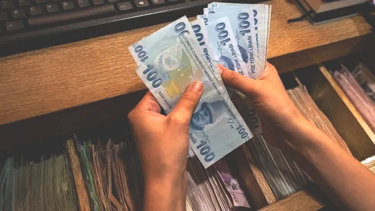 Emekli promosyonu 50 bin liraya dayandı: En yüksek emekli maaşı promosyonu veren banka belli oldu...