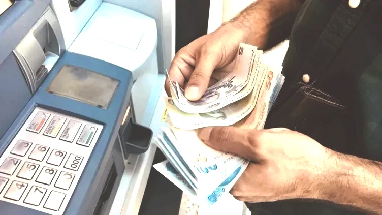 Emekli promosyonu 50 bin liraya dayandı: En yüksek emekli maaşı promosyonu veren banka belli oldu...